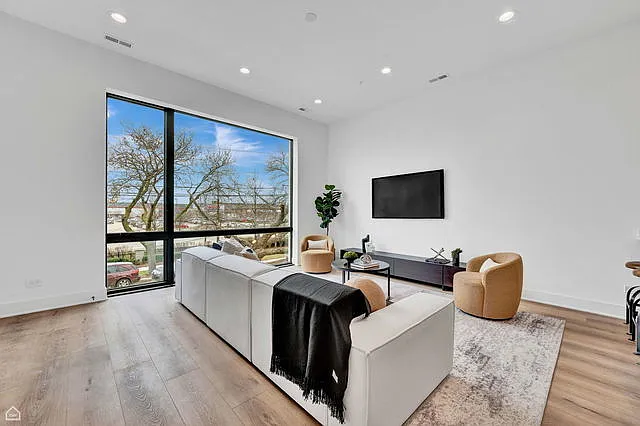 1606 W Hastings St #301 — Photo 4