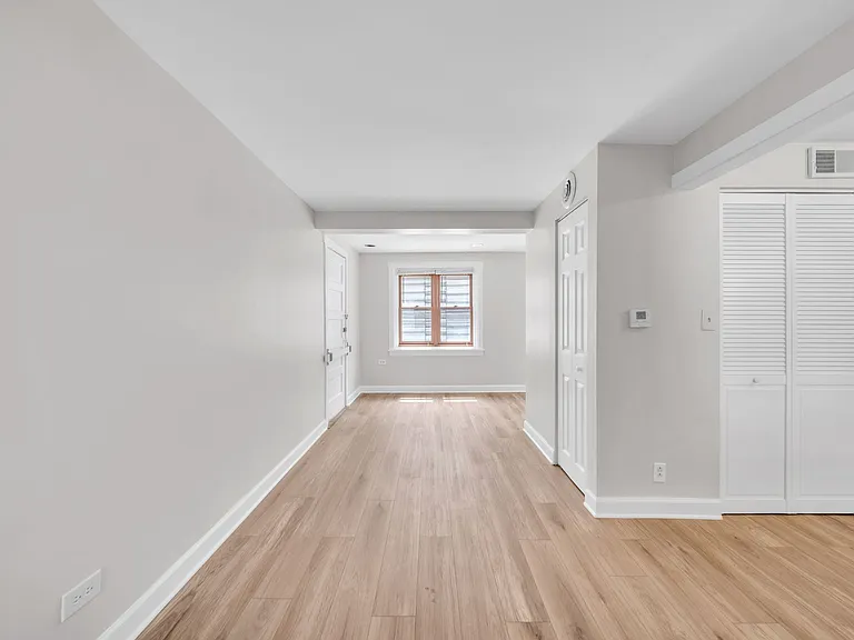1335 W Melrose St #1R — Photo 5