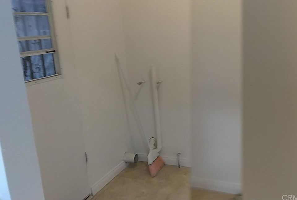 1st image of 1142 W 104th St