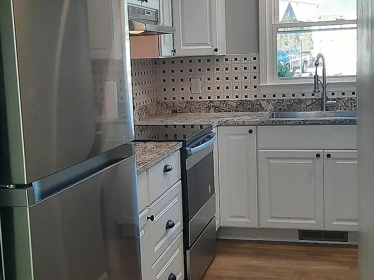 50 Edward J Roy Dr #4 — Photo 3