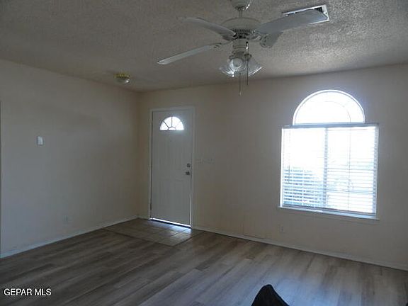 3rd image of 5976 Valle Del Sol Dr