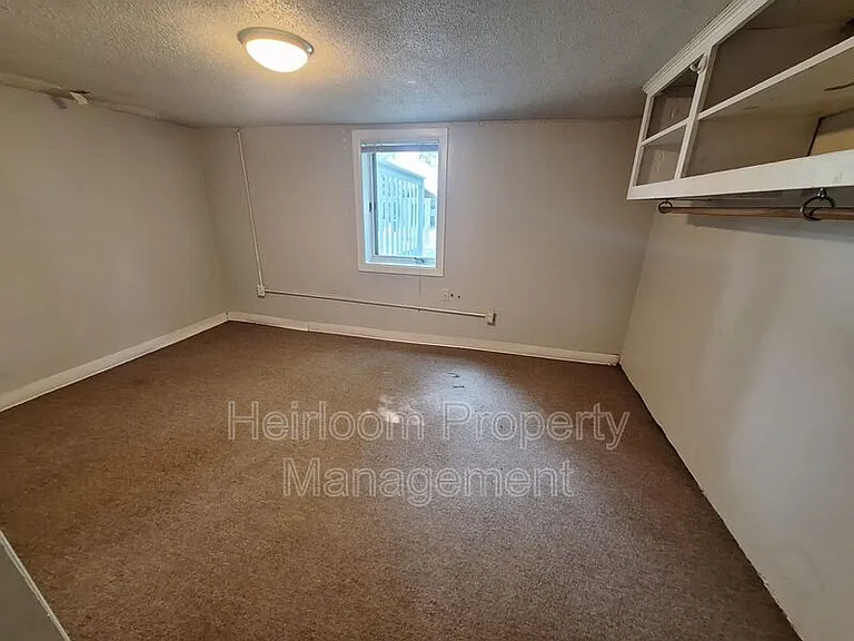 2114 E 4th St — Photo 12