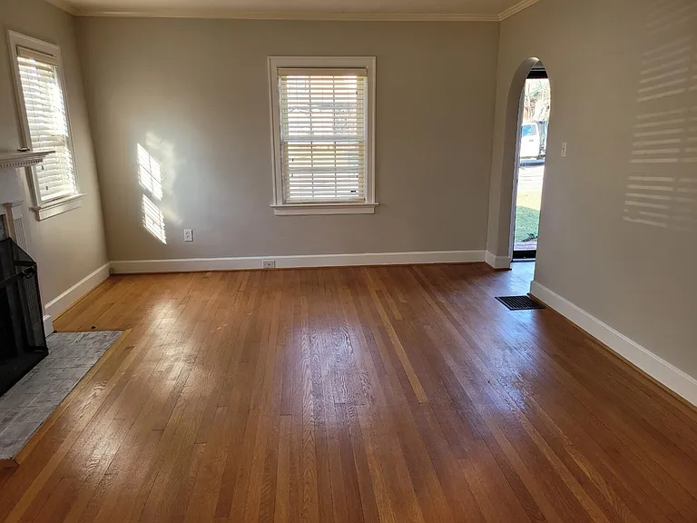 132 Bassett Ave — Photo 3