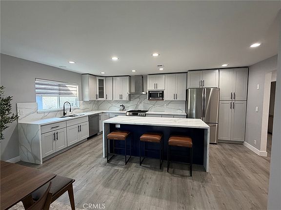 2nd image of 1864 Shenandoah Ave