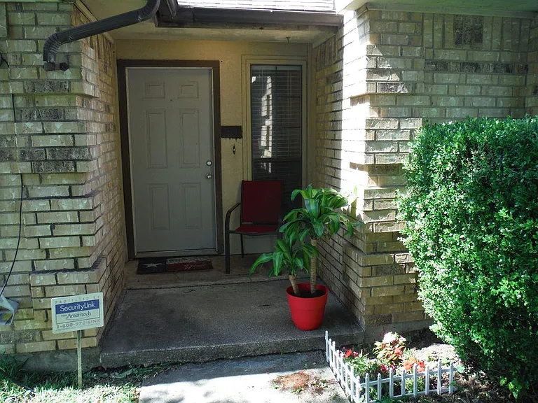 221 Hood St — Photo 32