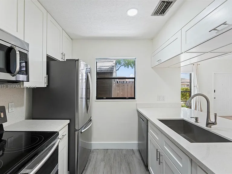2025 SW 82nd Ave #1 — Photo 16