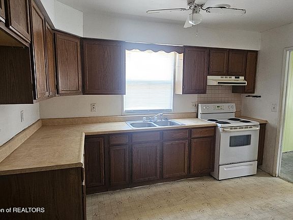 5th image of 1422 Warwick Dr