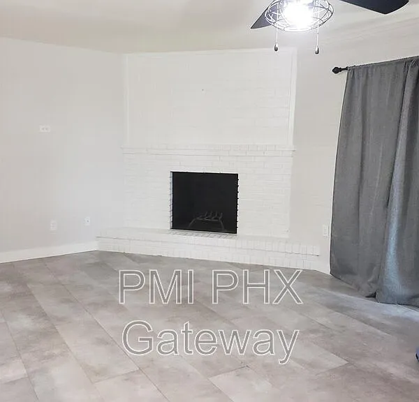 7710 E 6th St — Photo 2