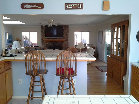 4th image of 4023 Flower St