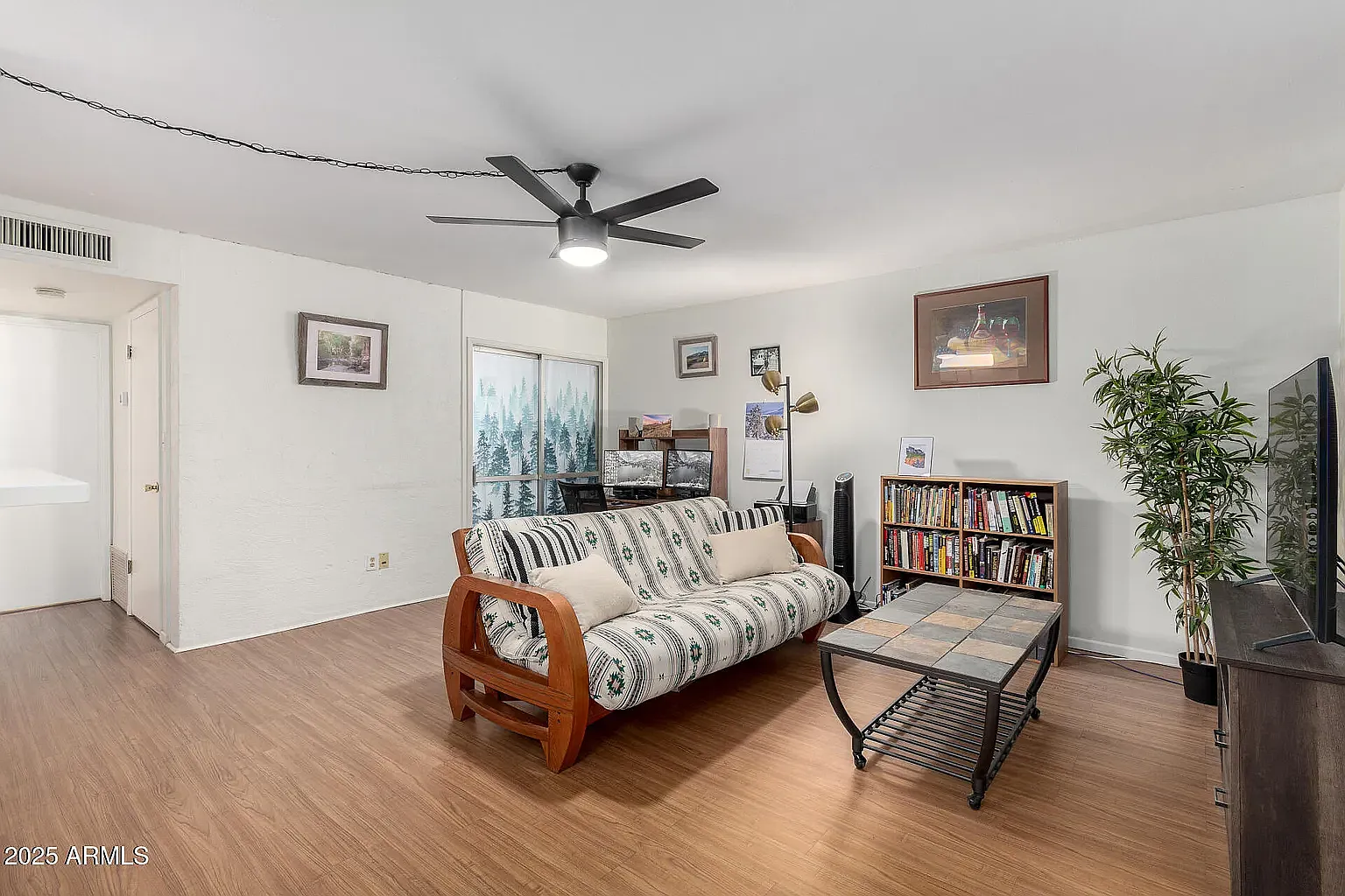 1 bed, 733 sqft, $1,200 — Photo 3