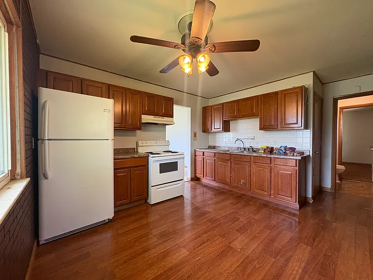 825 Byron Ave #B — Photo 3