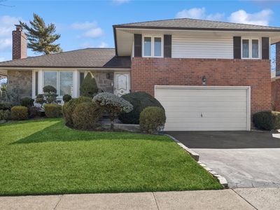19 Bellwood Drive, New Hyde Park, NY, 11040