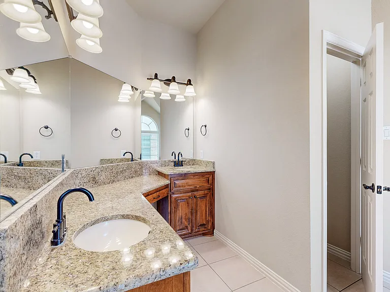 3563A Caruth Ln — Photo 37