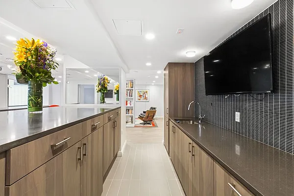 Rented by Greystar | media 70