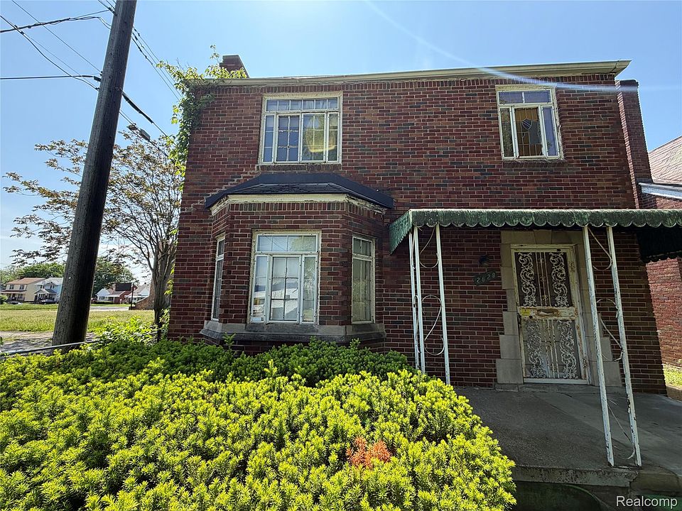 1st image of 2629 Fullerton St