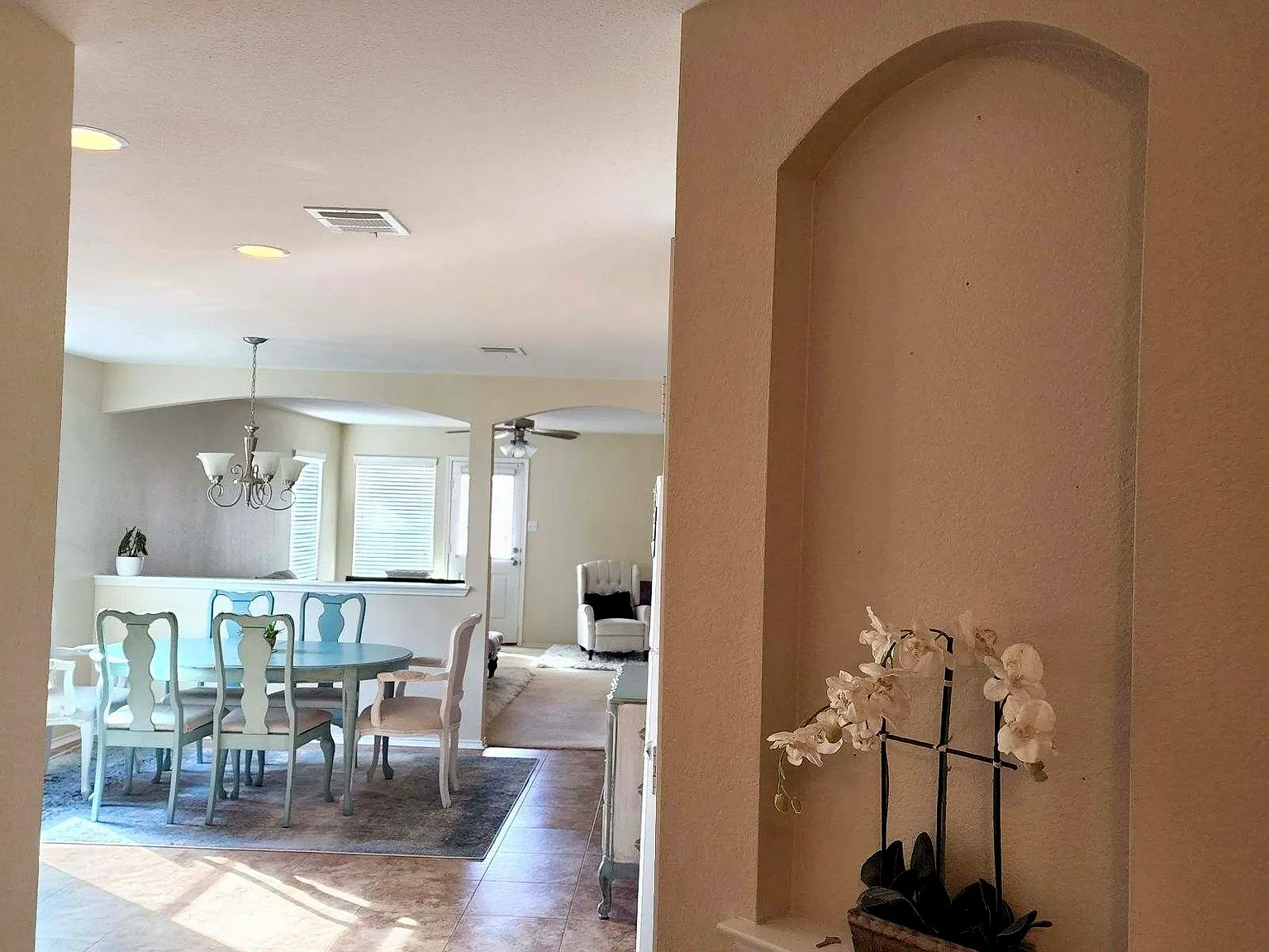 3 bed, 1659 sqft, $2,100 — Photo 4