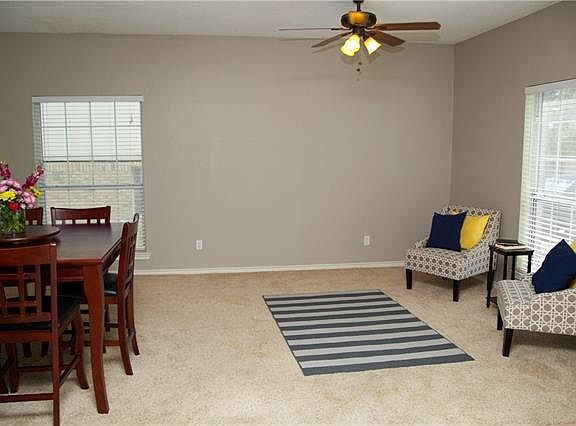 5th image of 828 Lionel Way