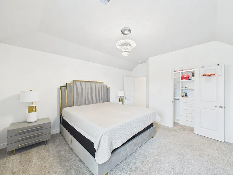 24711 Miltonwood St — Photo 45
