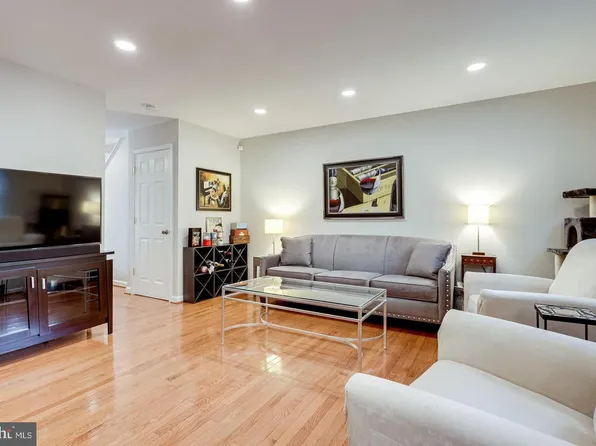 6295 Hillary Ct, Alexandria, VA 22315