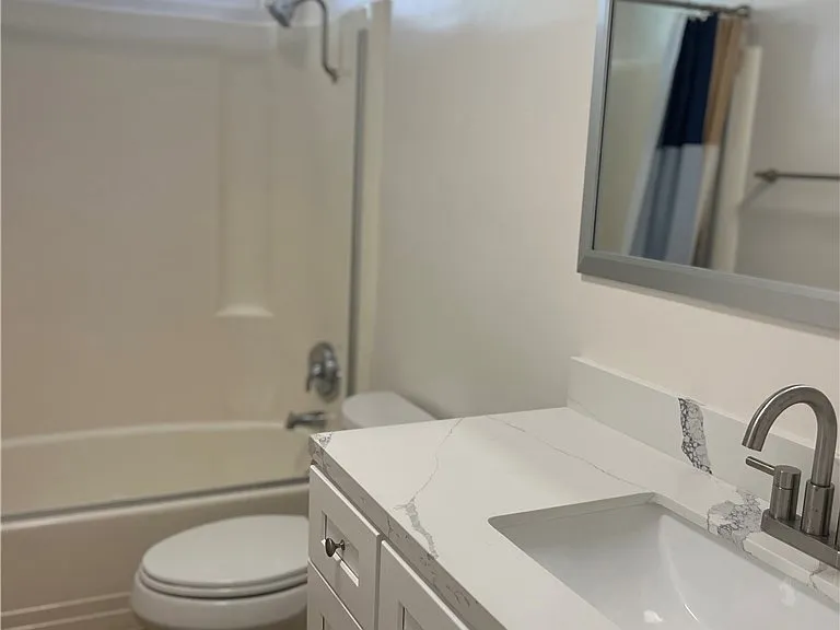 219 N Irena Ave — Photo 10