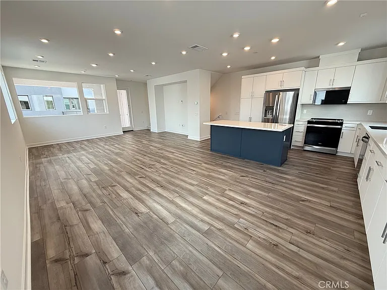 693 S Lyon St — Photo 8