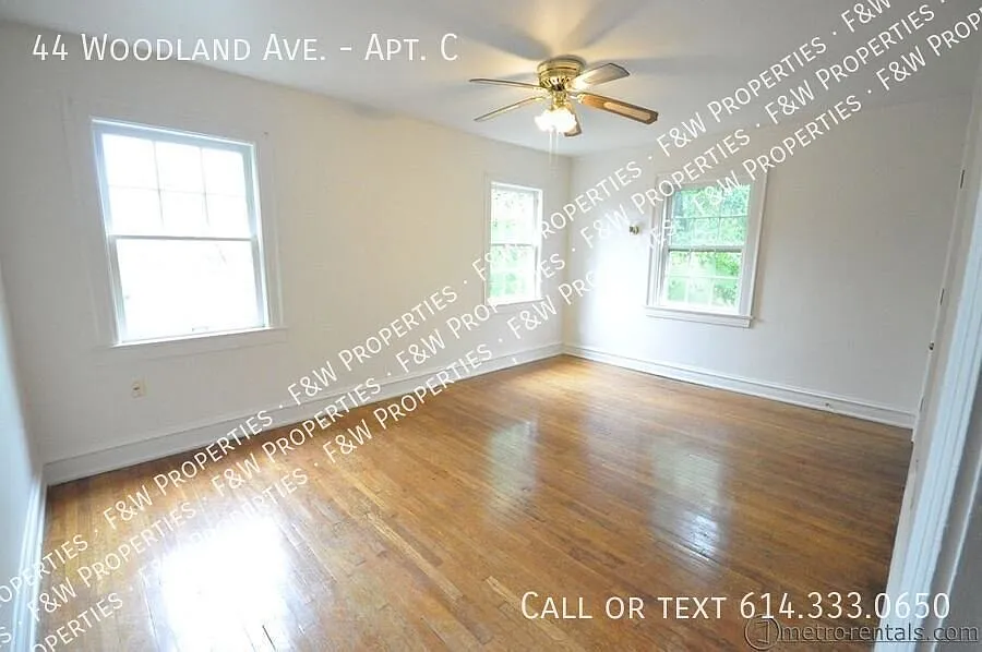 Gorgeous brick building with charming architecture and over 1,000 sq. feet. — Photo 3