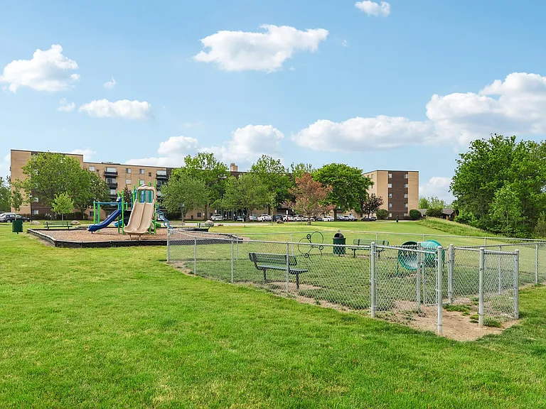 Columbus Park Apartments — Photo 19