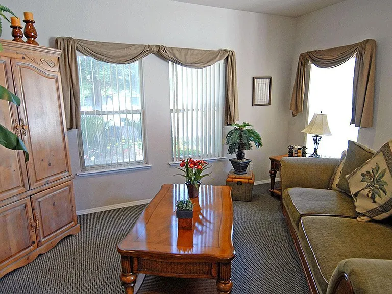 5150 N Valentine Ave — Photo 5