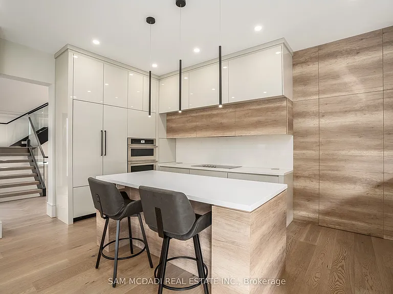 1019 Strathy Ave — Photo 9