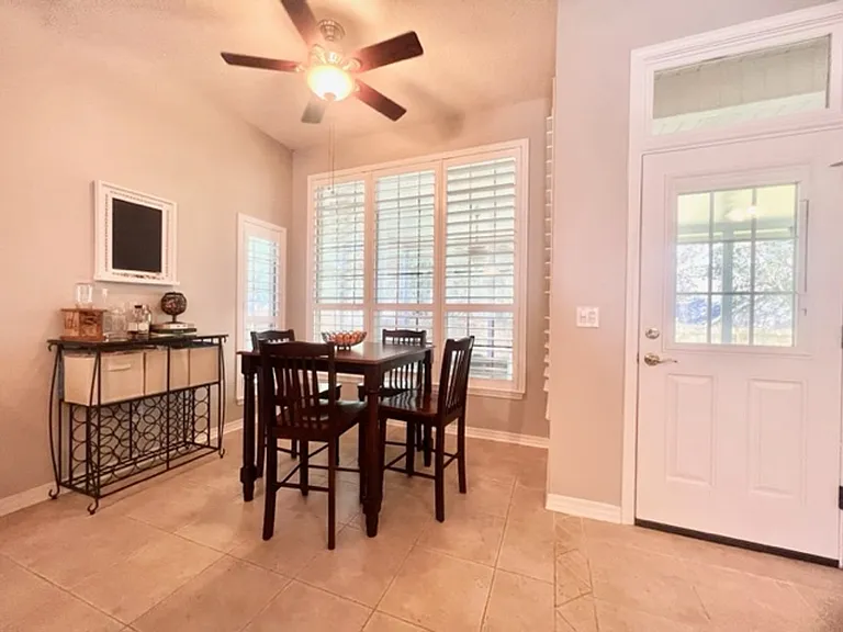 1660 Northridge Rd — Photo 8
