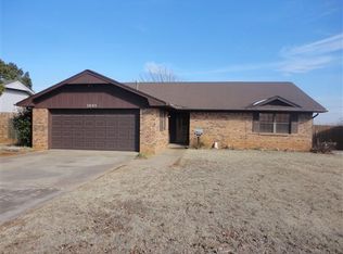 3005 Heatherwood Dr, Chickasha, OK 73018