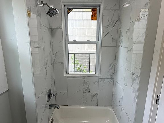 3rd image of 139 Poplar St