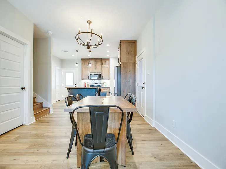 1009 Holiday Dr — Photo 5