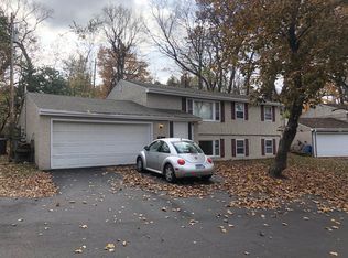 553 Maple Sq, Wayzata, MN 55391