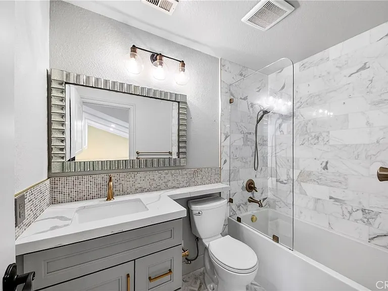 1034 Creekside Dr — Photo 16