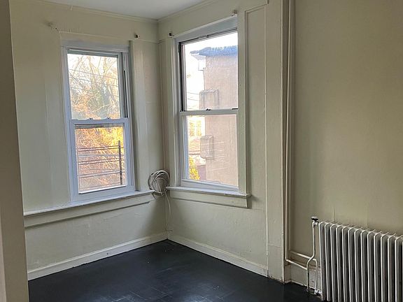 4th image of 108 Taft Ave APT 2
