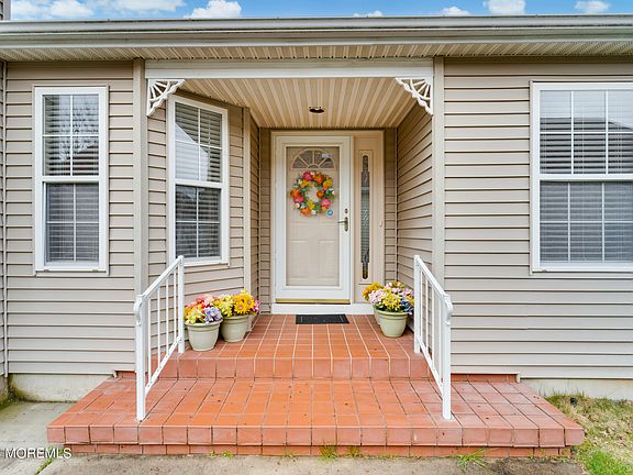 3rd image of 36 Winterton Drive