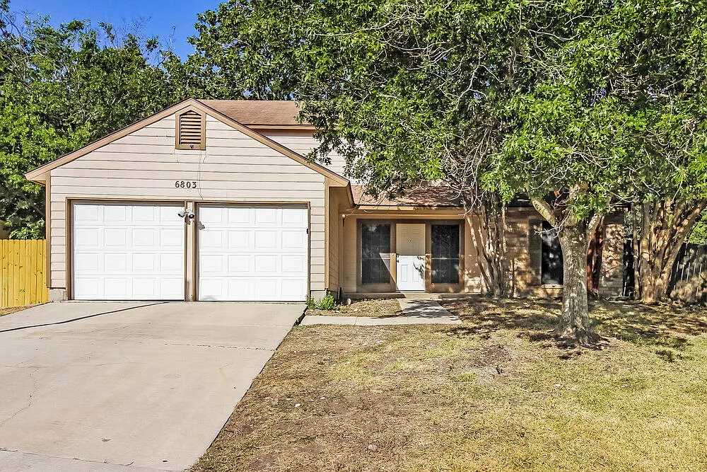4 bed, 2.5 bath, 2390 sqft, $2,060 — Photo 1