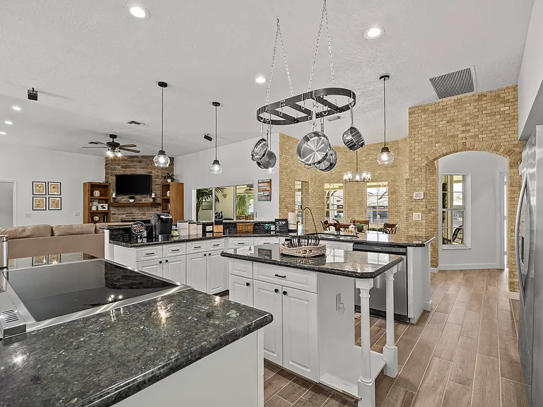 1782 Clydesdale Ave #HOUSE — Photo 6