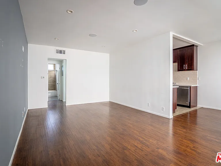 5831 Carlton Way #8 — Photo 11