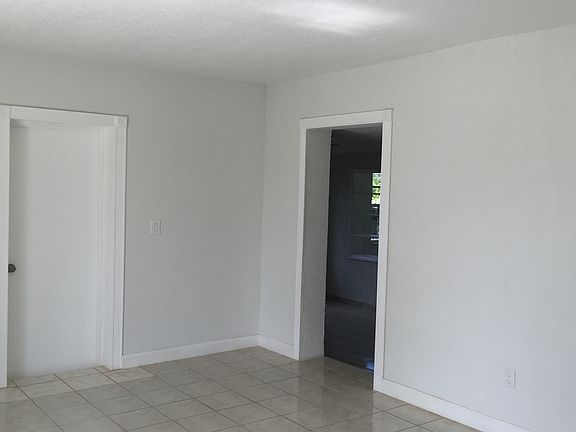 3rd image of 551 Westward Dr