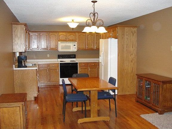 5th image of 2738 Deardane Dr