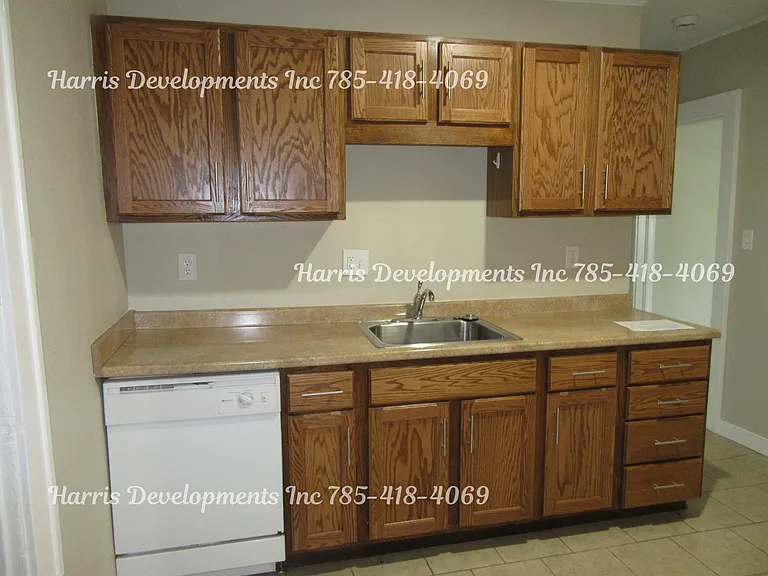 1237 S Cedar St — Photo 5