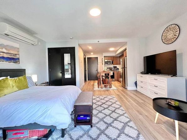 1111 Foster Ave #405