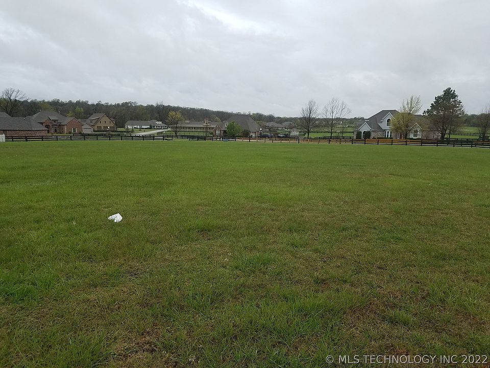 1st image of Oaklawn Dr