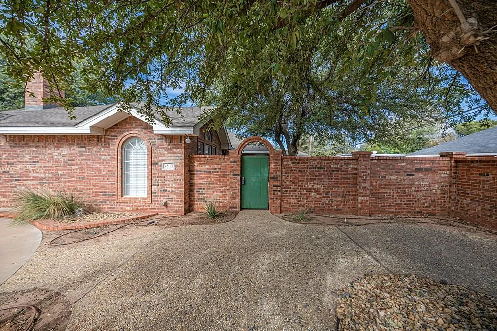 3 bed, 1868 sqft, $2,450 — Photo 2