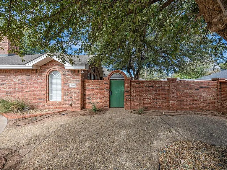 4800 W Wadley Ave — Photo 2
