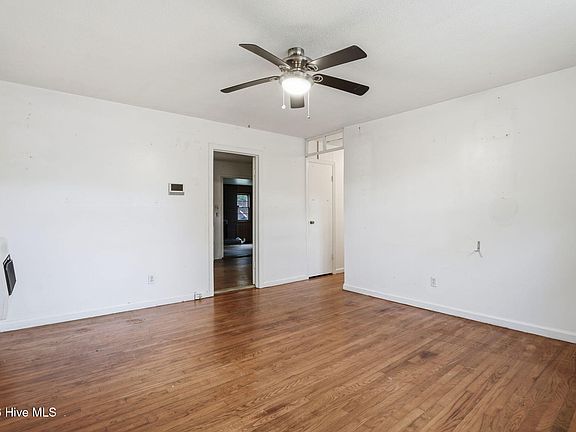 3rd image of 224 Banks Avenue