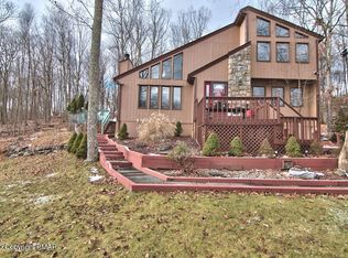 1114 Underhill Ct, Tamiment, PA 18371