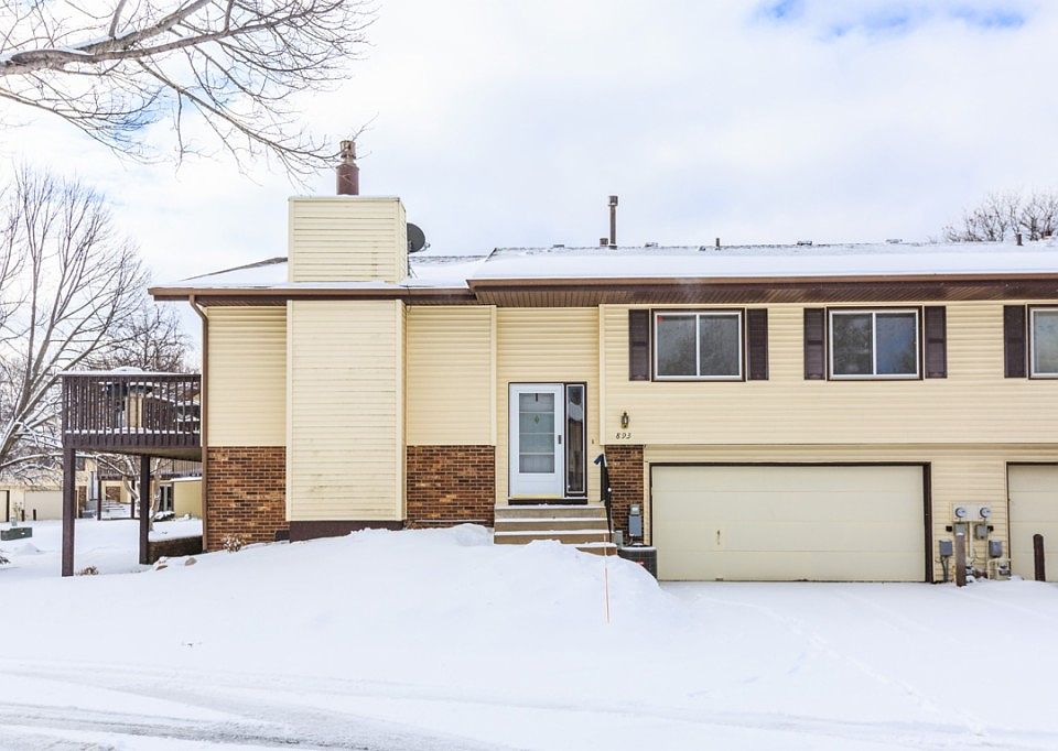 1st image of 893 Heritage Ct W